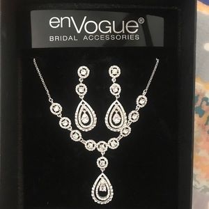 enVogue earring and necklace set
